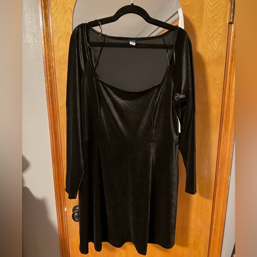 Old Navy Black Velvet Long Sleeve Dress
